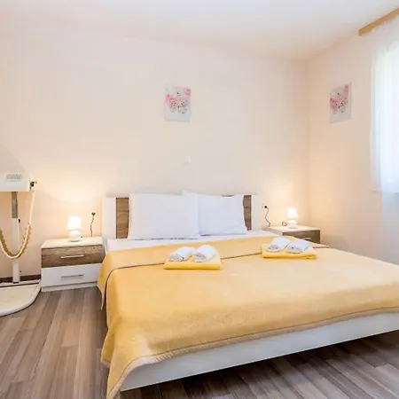 Dvosobni U Kuci S Bazenom, 1 Kat * Draga Bašćanska