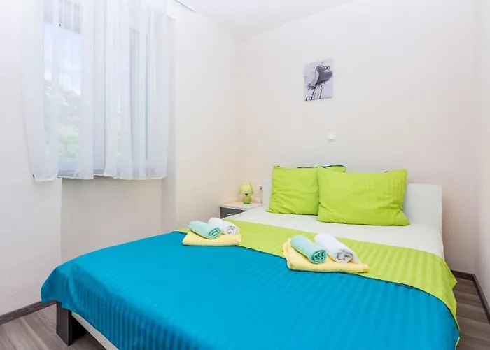 Apartment Dvosobni U Kuci S Bazenom, 1 Kat *