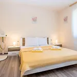 Dvosobni U Kuci S Bazenom, 1 Kat * Draga Bašćanska