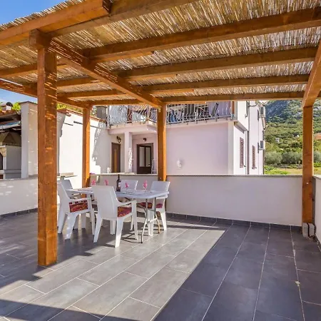 Apartment Dvosobni U Kuci S Bazenom, 1 Kat *